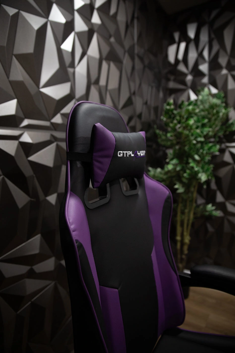 Studio chair